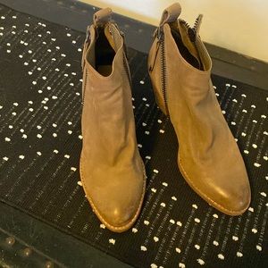 Dolce Vita ankle boots with double zip